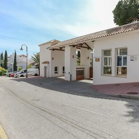 Palm Beachfront * Μαρμπέλλα