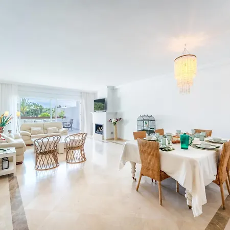 Palm Beachfront * Μαρμπέλλα